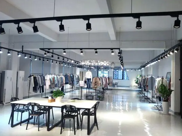 Guangzhou second-hand clothes garment factory showroom